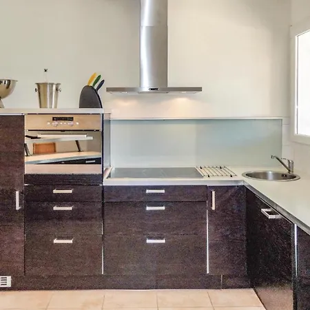 Stunning In With Kitchen Holiday home *