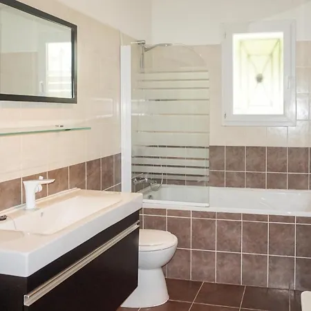Stunning In With Kitchen Holiday home *